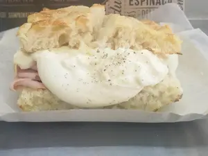 Focaccia mortadela