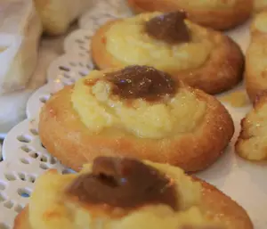 Factura De Crema Pastelera Y Dulce De Leche