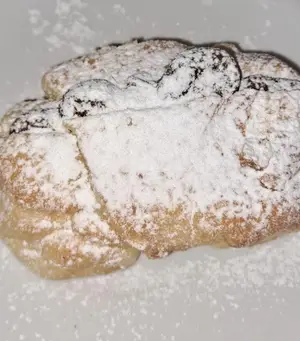 Medialuna rellena de dulce de leche