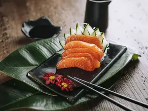 Sashimi de salmón (5 piezas)