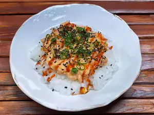 Salmón teriyaki chirashi