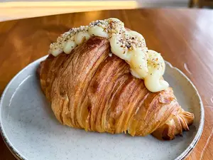 Croissant con pastelera