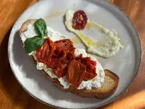 Tostón caprese