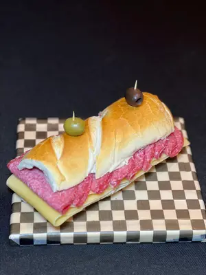 Sándwich salame milán y queso