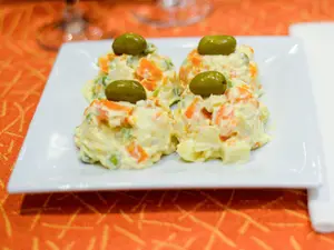 Porción De Ensalada Rusa
