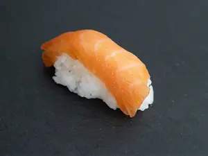 Nigiri salmón ahumado 1 unidad