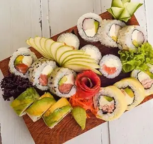 Rolls de salmón (20 piezas)
