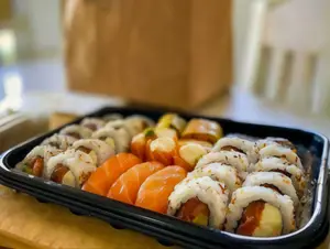 Rolls de salmón (40 piezas)