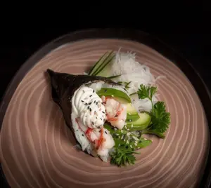 Temaki de langostinos