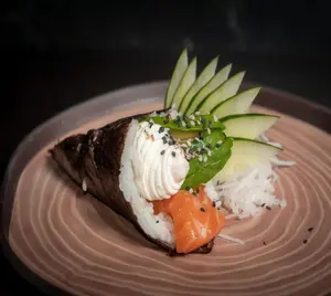 Temaki de salmon rosado