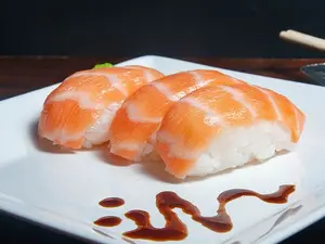 Niguiri salmón por 4 unidades