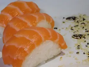Niguiri salmón por 8 unidades