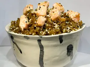 Yakimeshi salmón