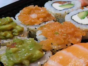 Kanazawa 10 piezas mixtas full salmon