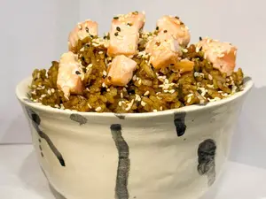 Yakimeshi salmón