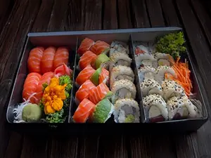 Salmon y langostinos 20 piezas