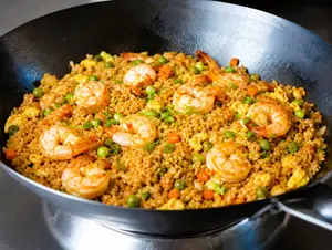 Yakimeshi de langostinos
