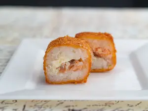 Hot roll de salmón (8 piezas)