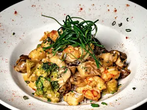 Wok de Mero y camarones