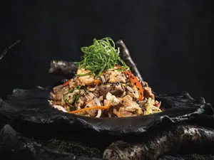 Wok de vegetales y arroz mixto