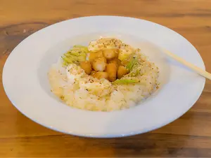 Salad de langostinos rebozados
