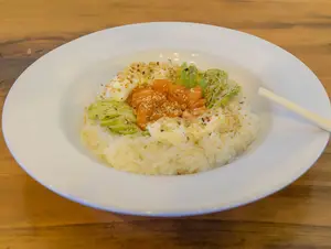 Sushi bowl de salmón
