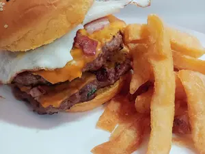 Simple chesseburger