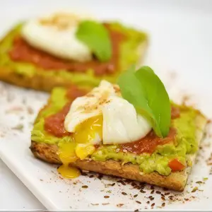 Avocado Toast Con Huevo