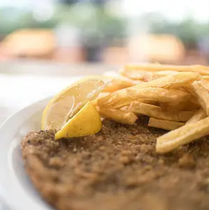 Milanesa de carne con papas