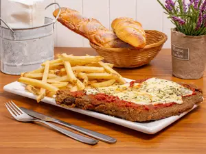 Milanesa de carne napolitana