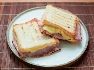 Tostado jamón y queso (dos ud)