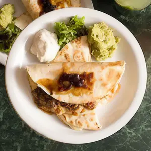 Quesadillas de res (2 uni).
