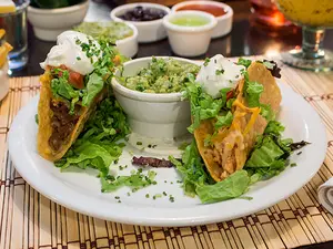 Tacos de pollo (2 unidades)