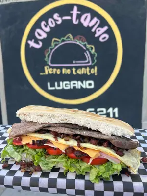 Sandwich de lomito bomba