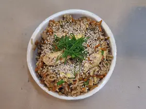 Salteado de arroz y pollo teri