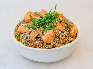 Salteados de arroz con salmón