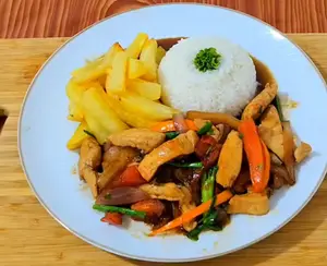 Saltado De Pollo