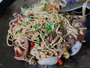 Tallarín Saltado Carne