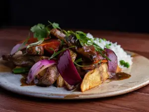 Lomo saltado
