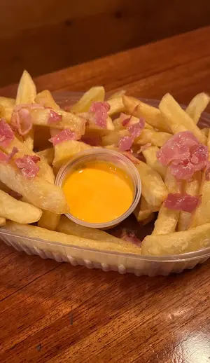 Papasfritas cheddar&panceta