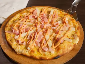 Pizza con jamón y palmitos