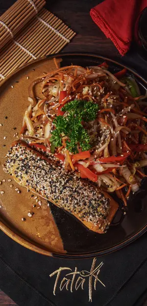 Salmón en costra de sésamo