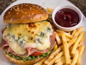 Hamburguesa tres quesos