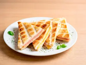 Tostado de jamón y queso