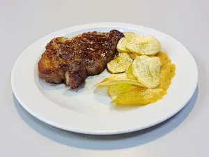 Bife de chorizo con papas