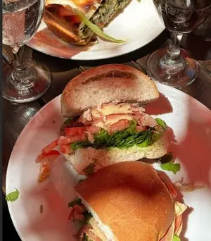 Hamburguesa lechuga y tomate