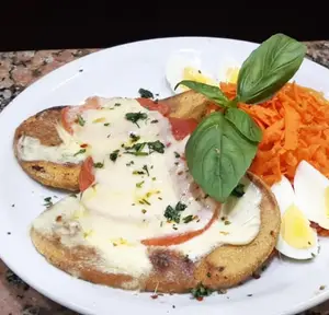 Milanesa de berenjena capresse
