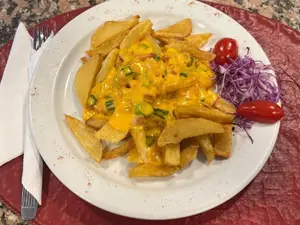 Papas con chedar y panceta