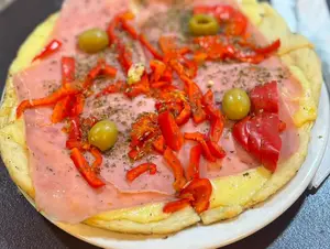 Pizza Individual De Jamon Y Morrones