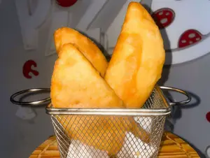 Empanada venezolacarne mechada